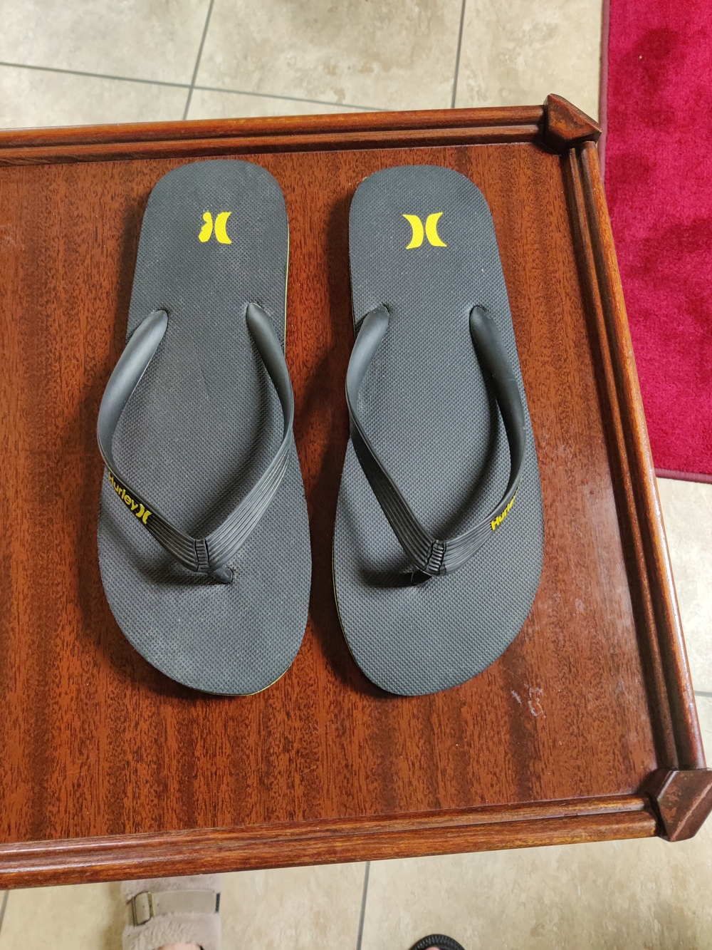 Hurley Men’s Gray Flip Flops with Yellow Logo Size 13-14